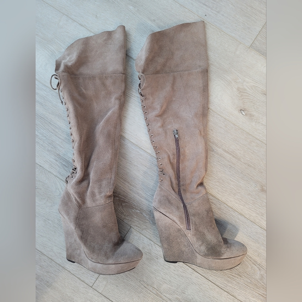 Bakers beige suede boots 6.5 us